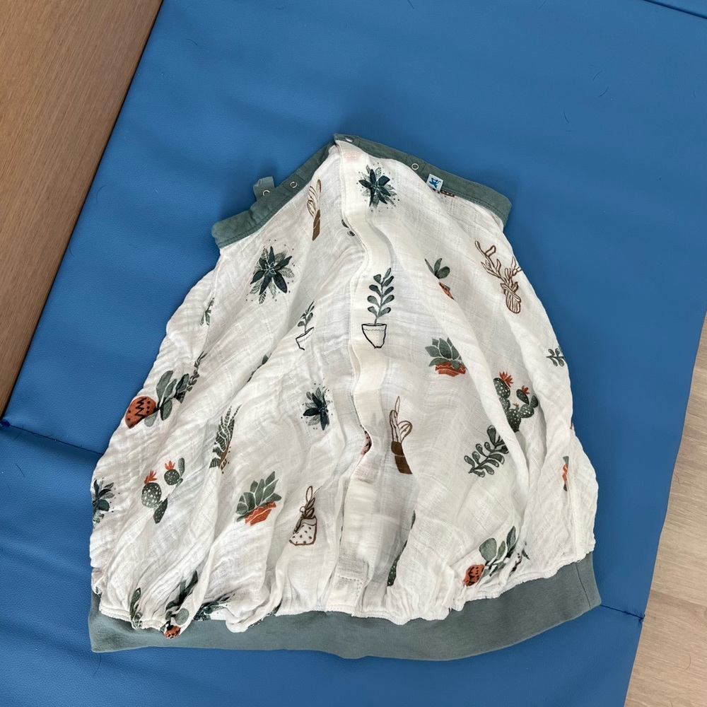 Muslin car seat covers (2)